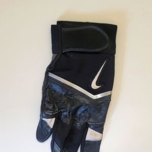 Nike mens lg right handed batting glove!  Brand new!
